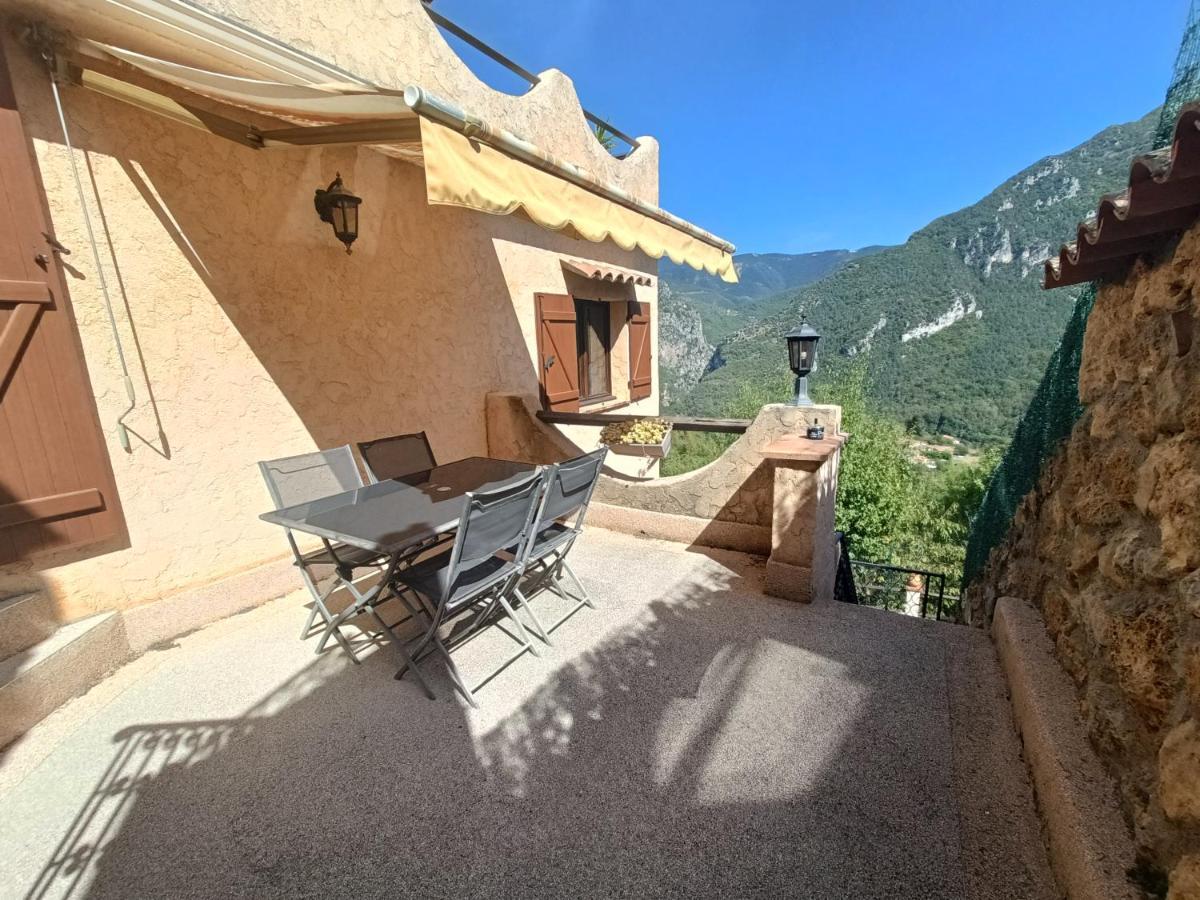 Appartement Privatise Dans Maison Utelle Exteriér fotografie